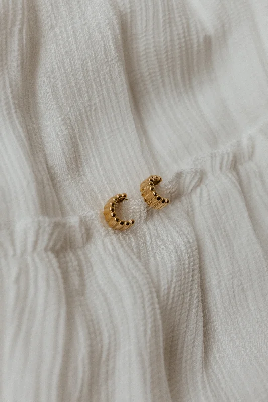 cute and flirty Mimi dresses for a playful touchREESE MINI HOOP EARRINGS